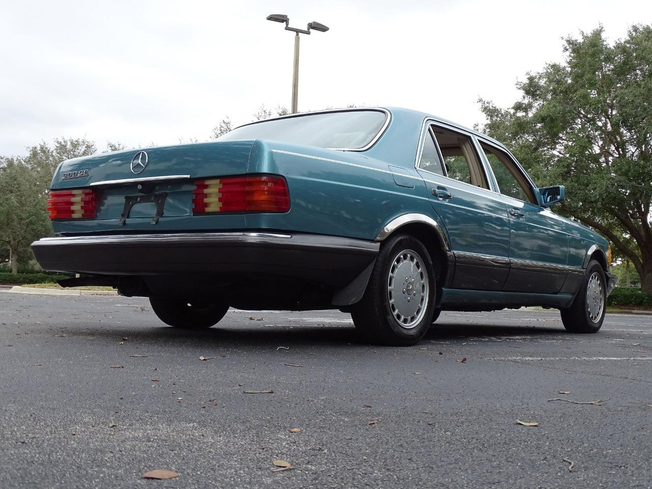 1991 Mercedes - Benz 300SE