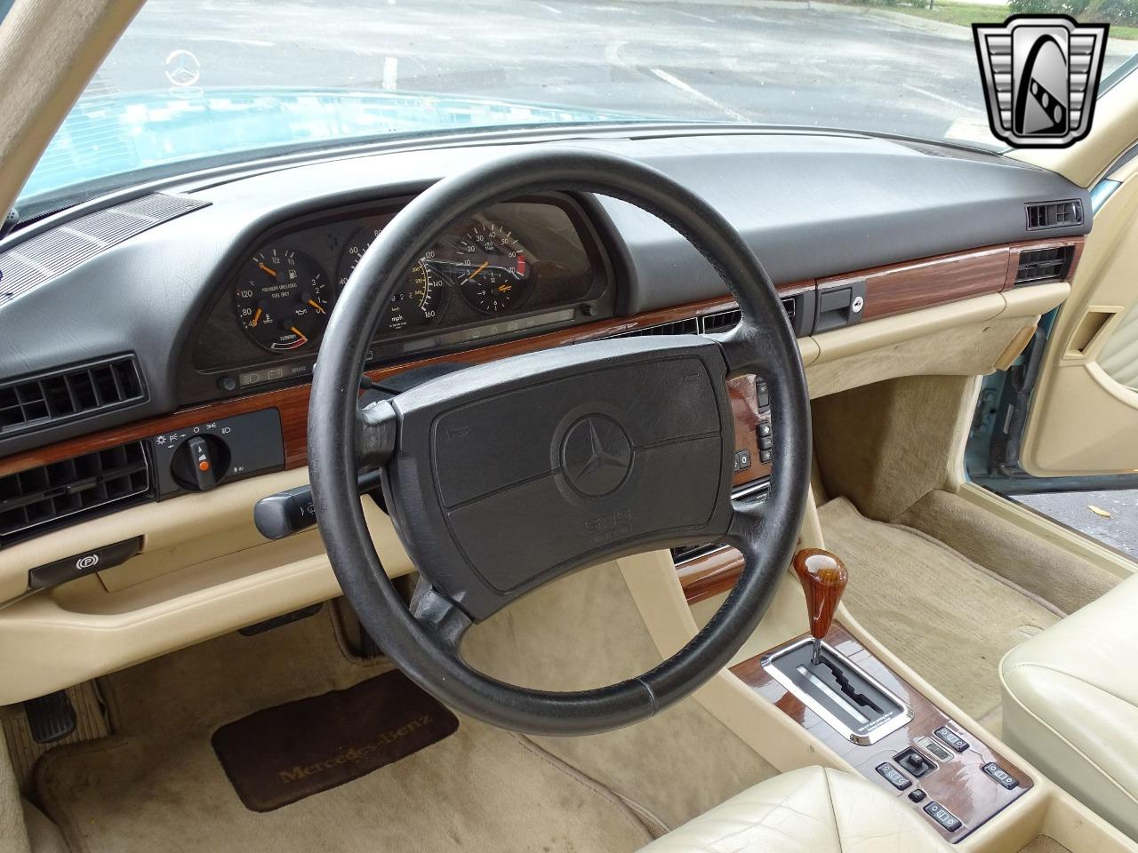 1991 Mercedes - Benz 300SE