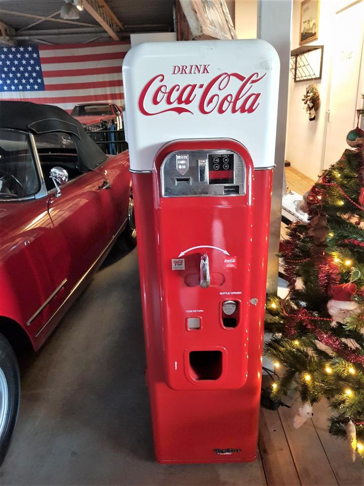 1950 Coca Cola vending machine V44 and W64