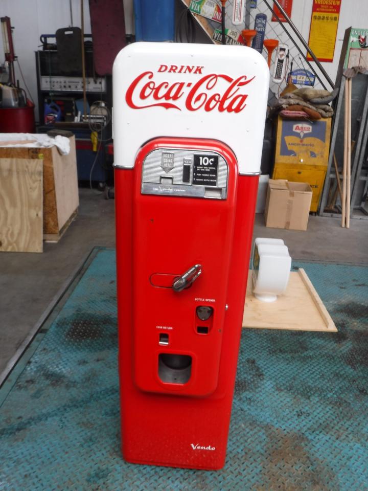 1950 Coca Cola vending machine V44 and W64