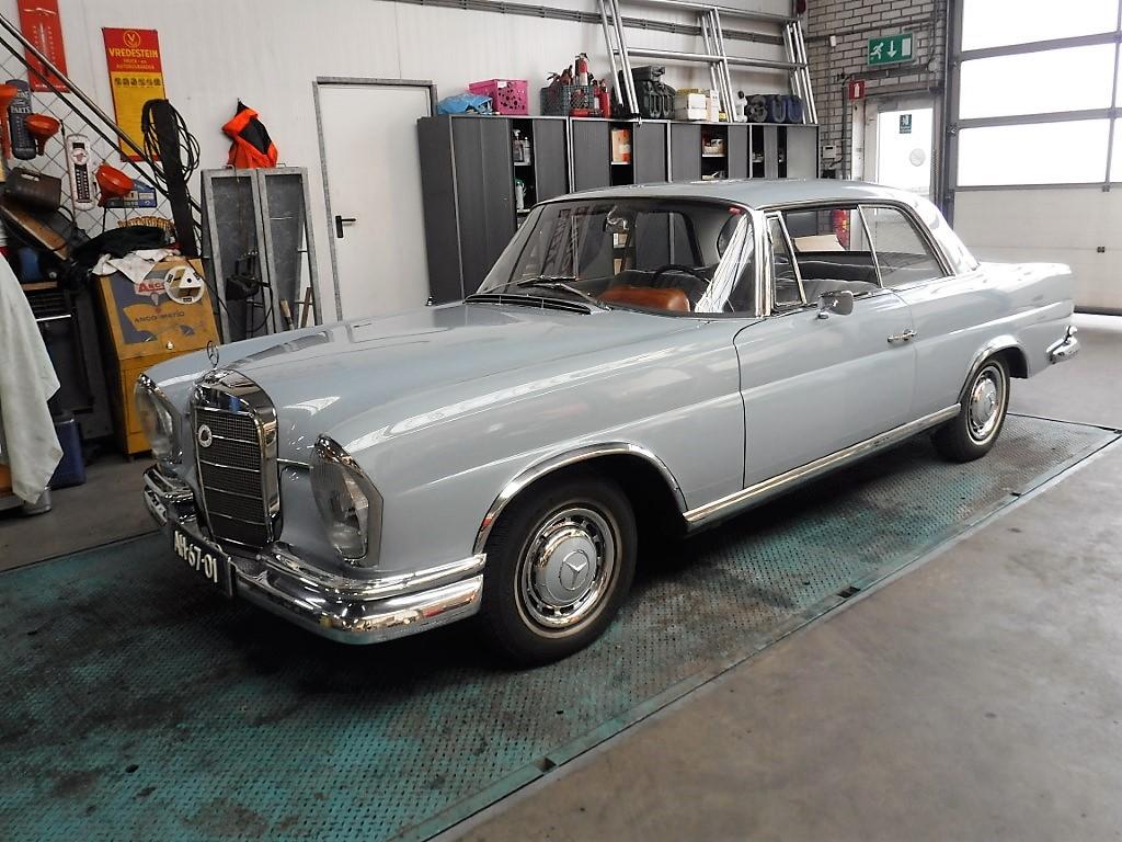 1963 Mercedes - Benz 220 SE Coupe W111