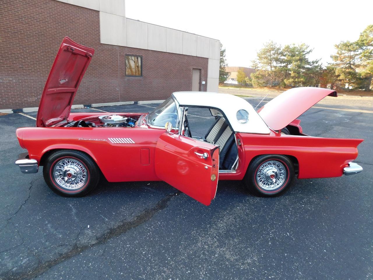 1957 Ford Thunderbird