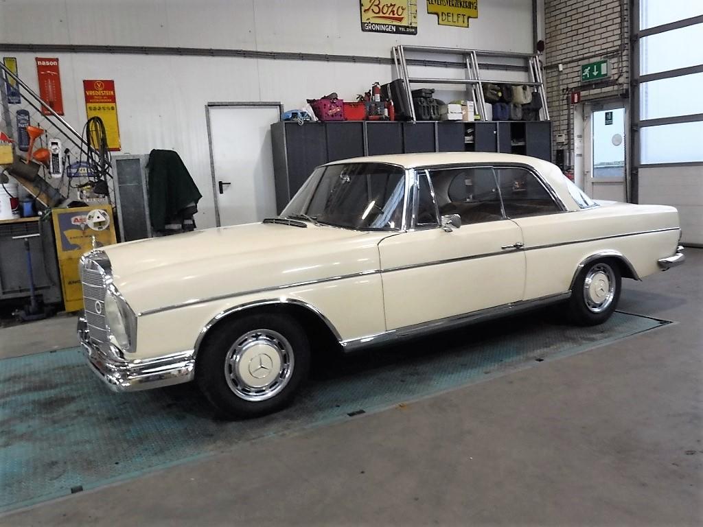 1967 Mercedes - Benz 300SE Coupe no. 9662