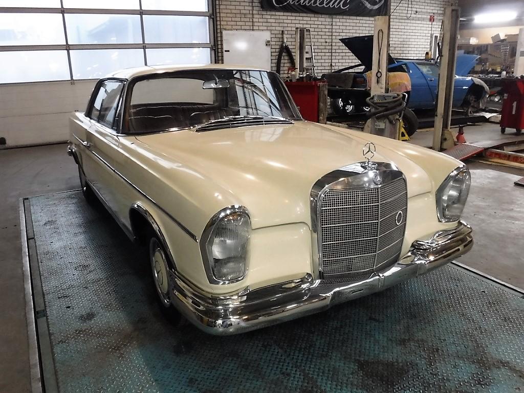 1967 Mercedes - Benz 300SE Coupe no. 9662