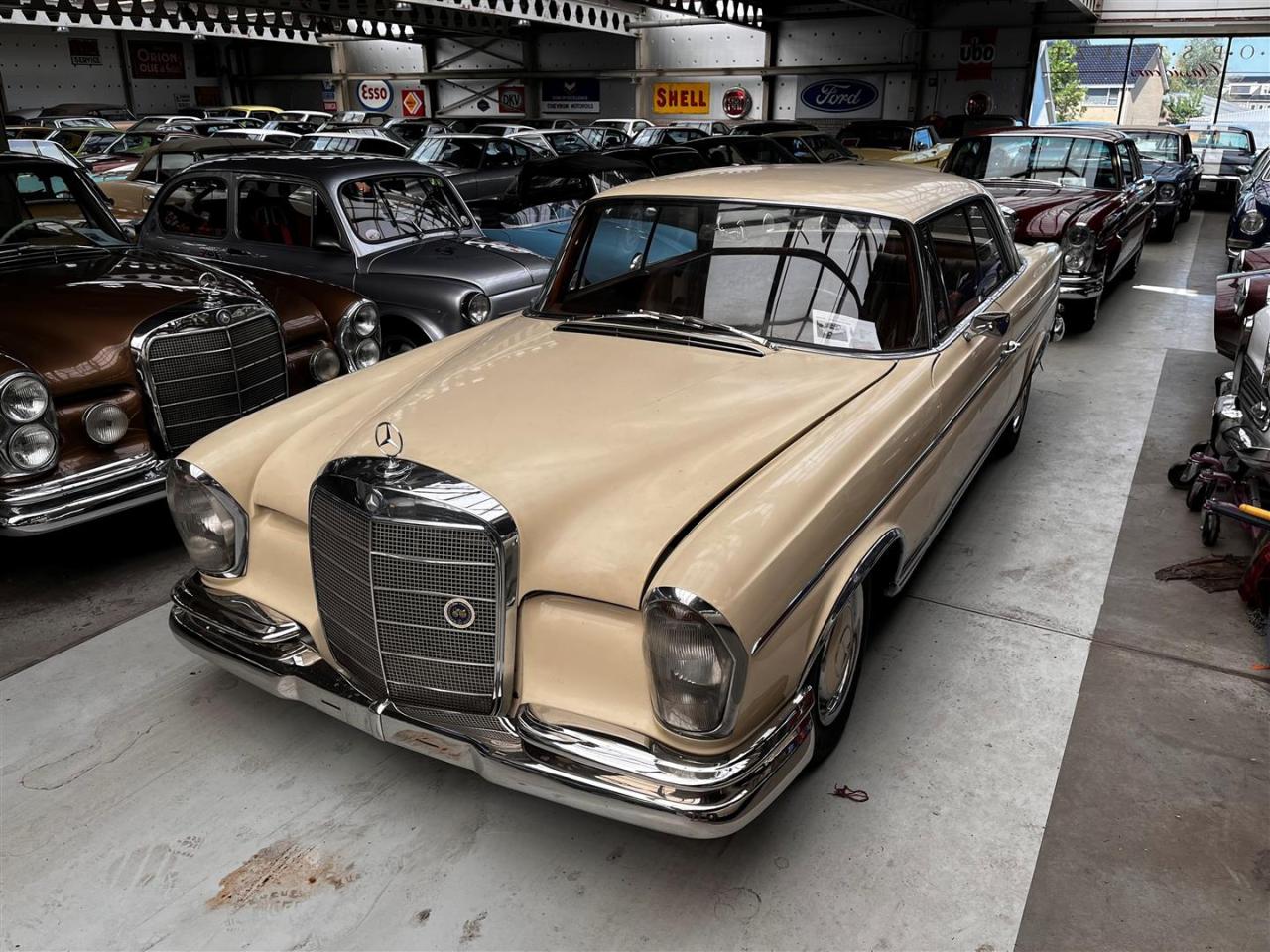 1967 Mercedes - Benz 300SE Coupe no. 9662