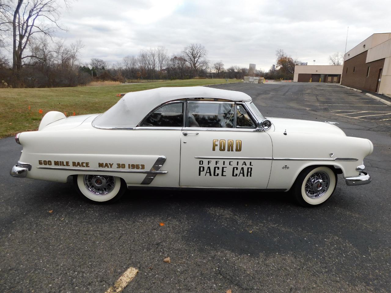 1953 Ford Crestline