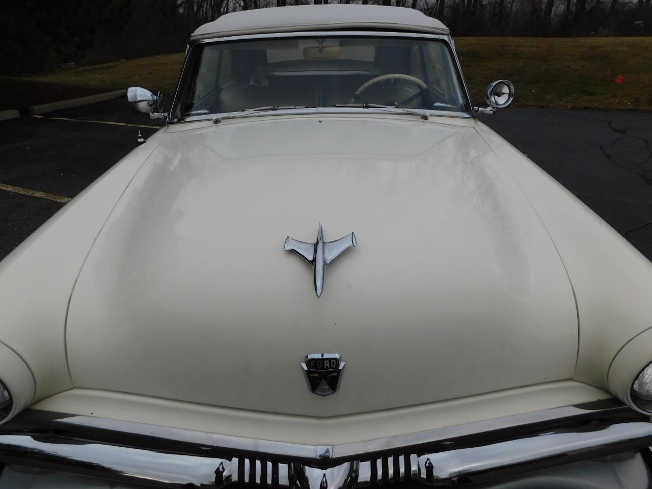 1953 Ford Crestline