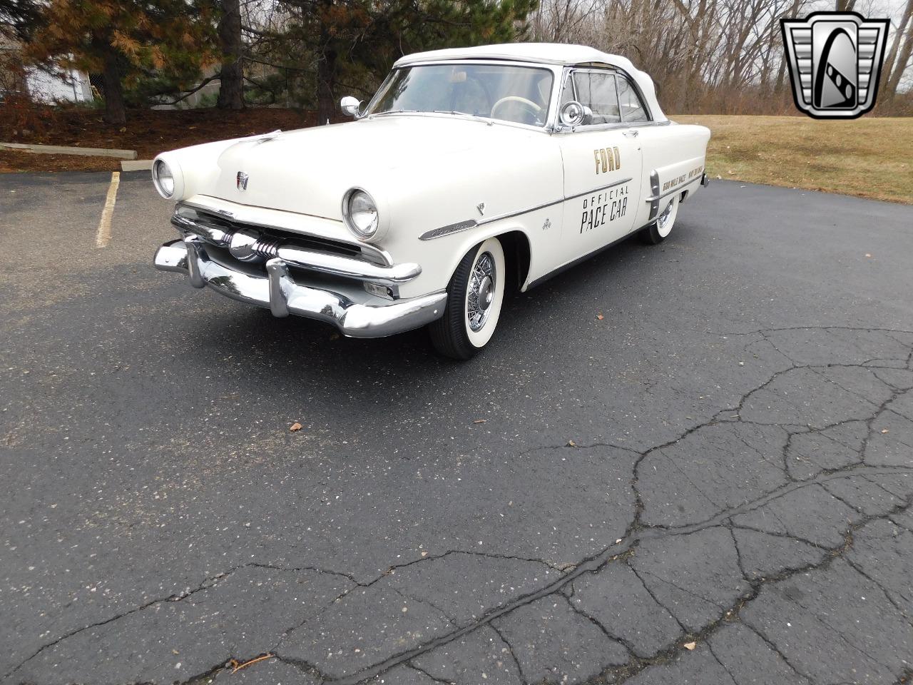 1953 Ford Crestline