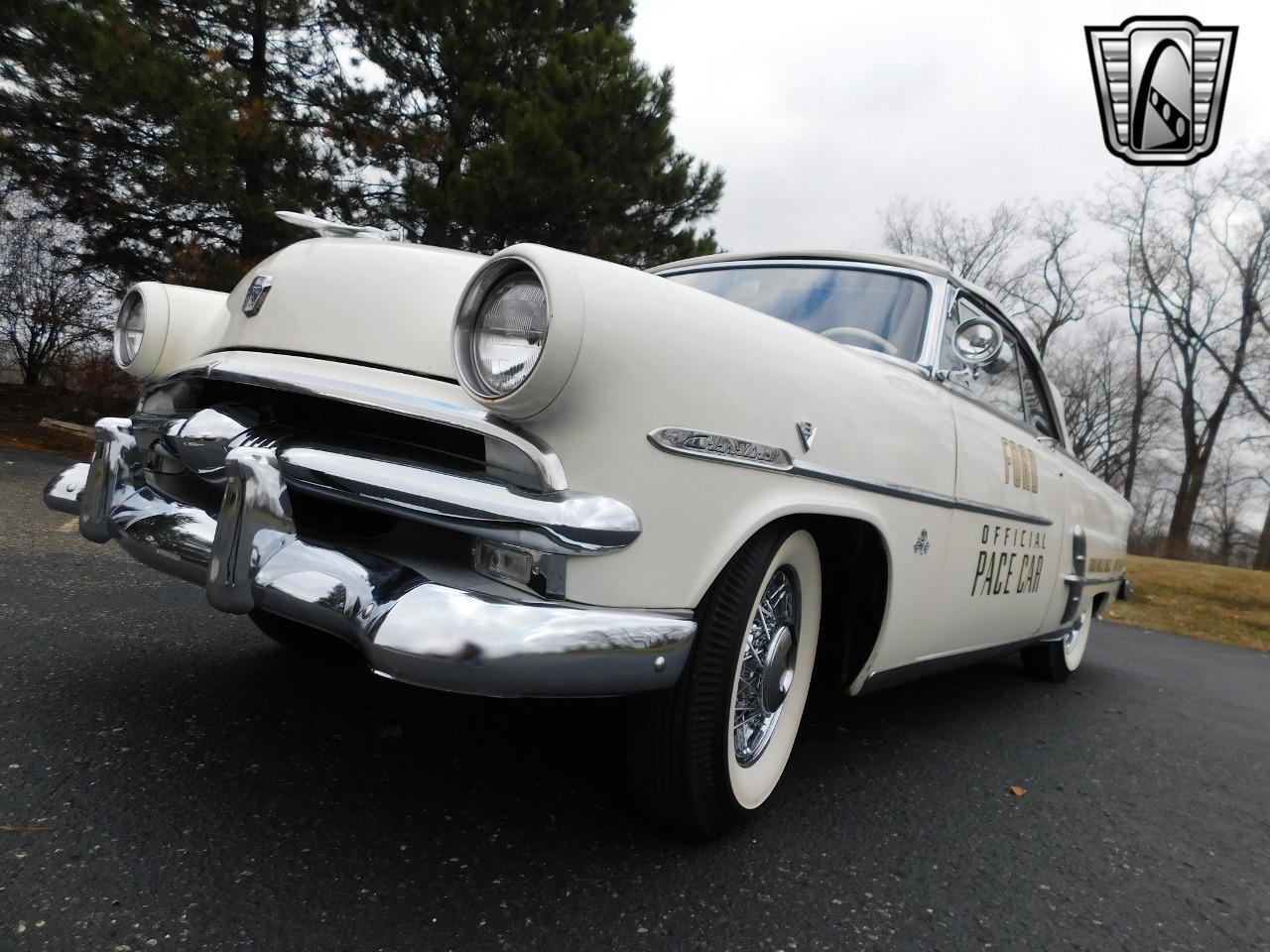 1953 Ford Crestline