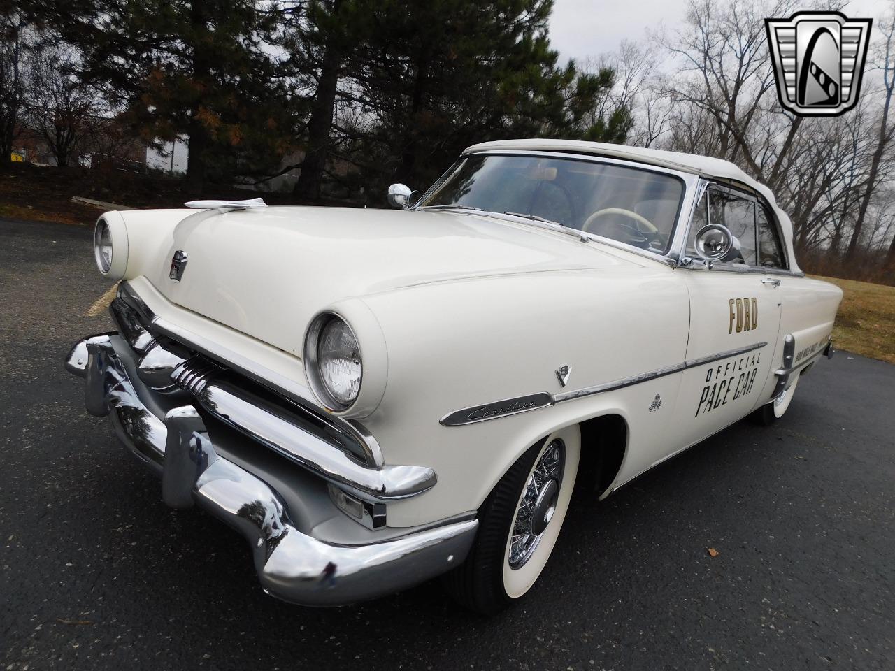 1953 Ford Crestline