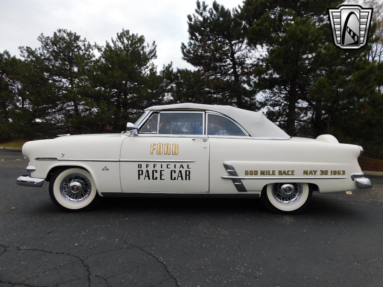 1953 Ford Crestline