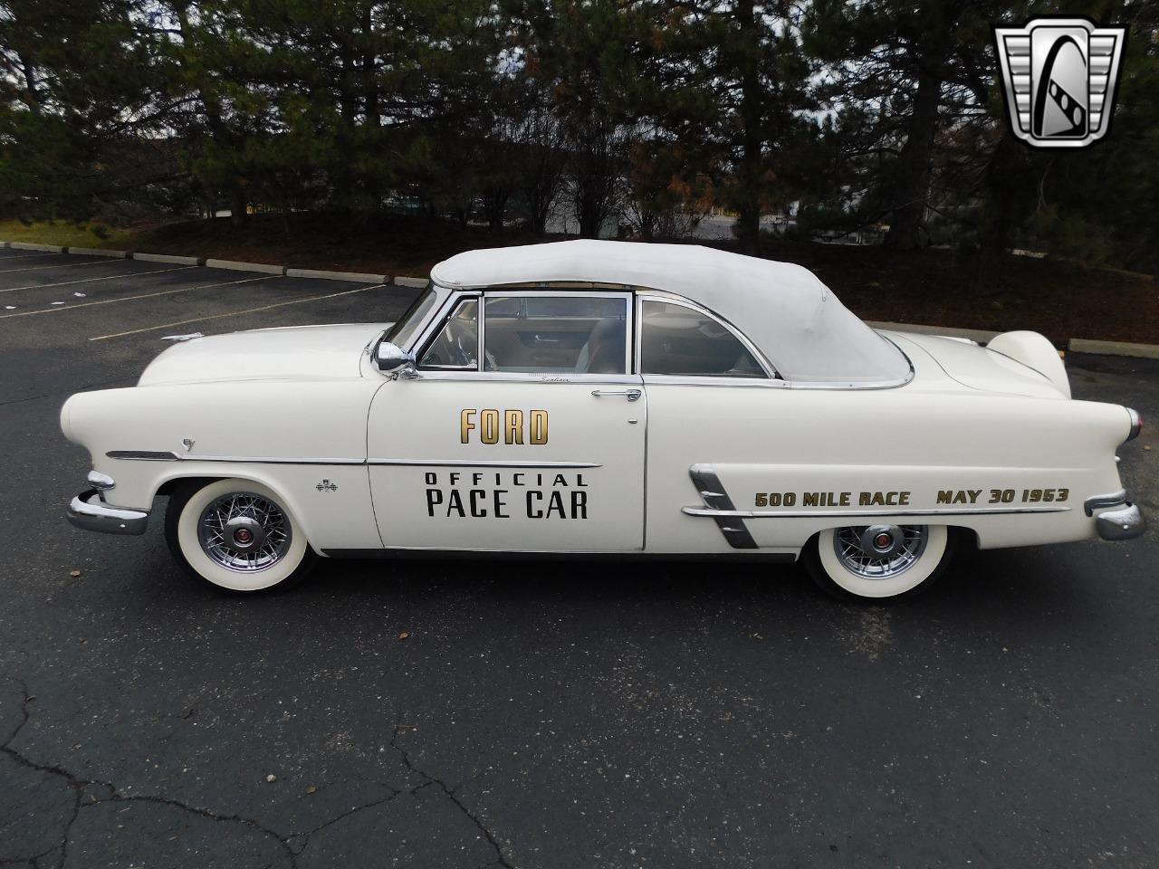 1953 Ford Crestline