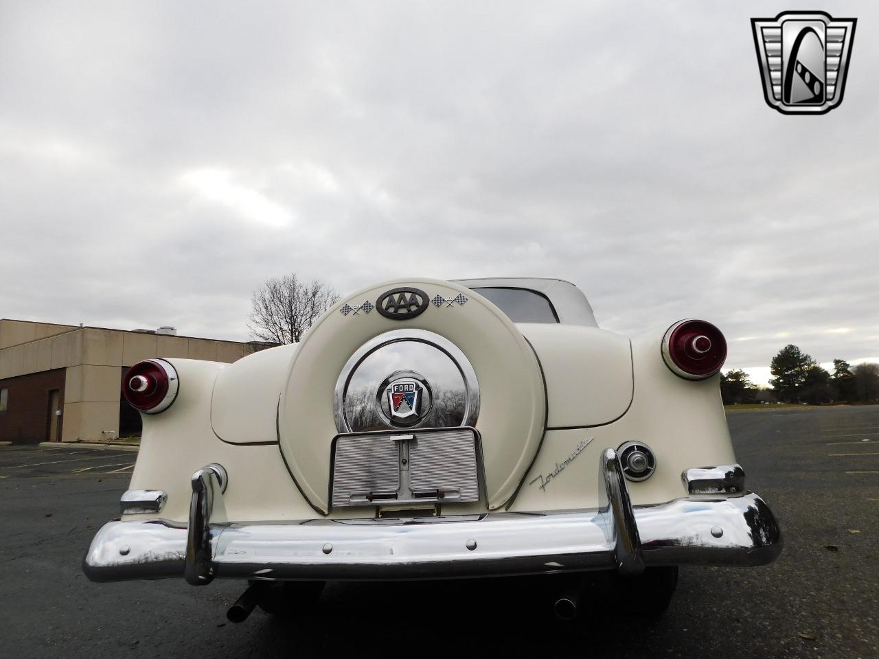 1953 Ford Crestline