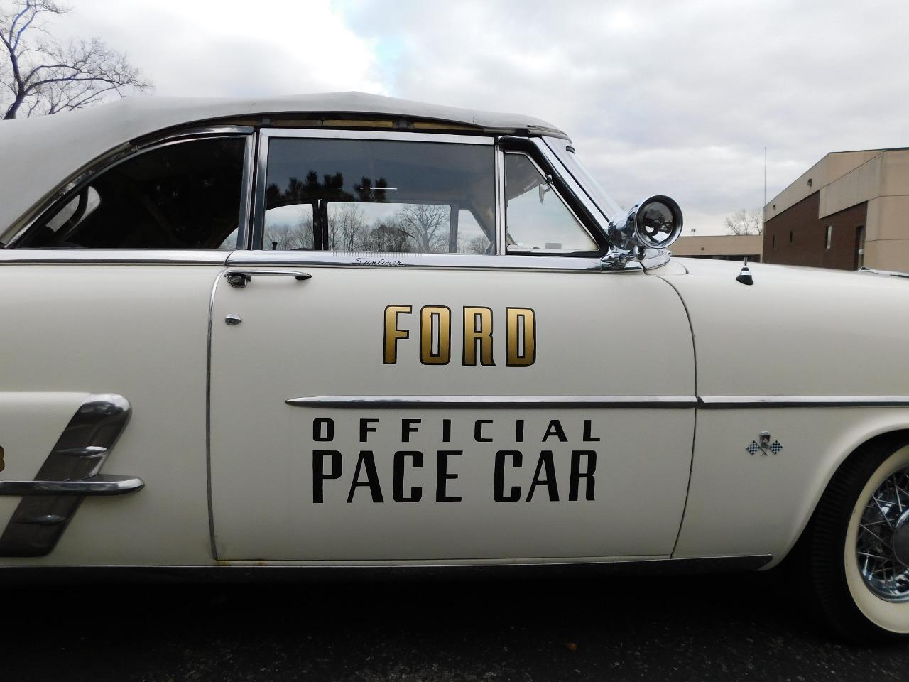 1953 Ford Crestline