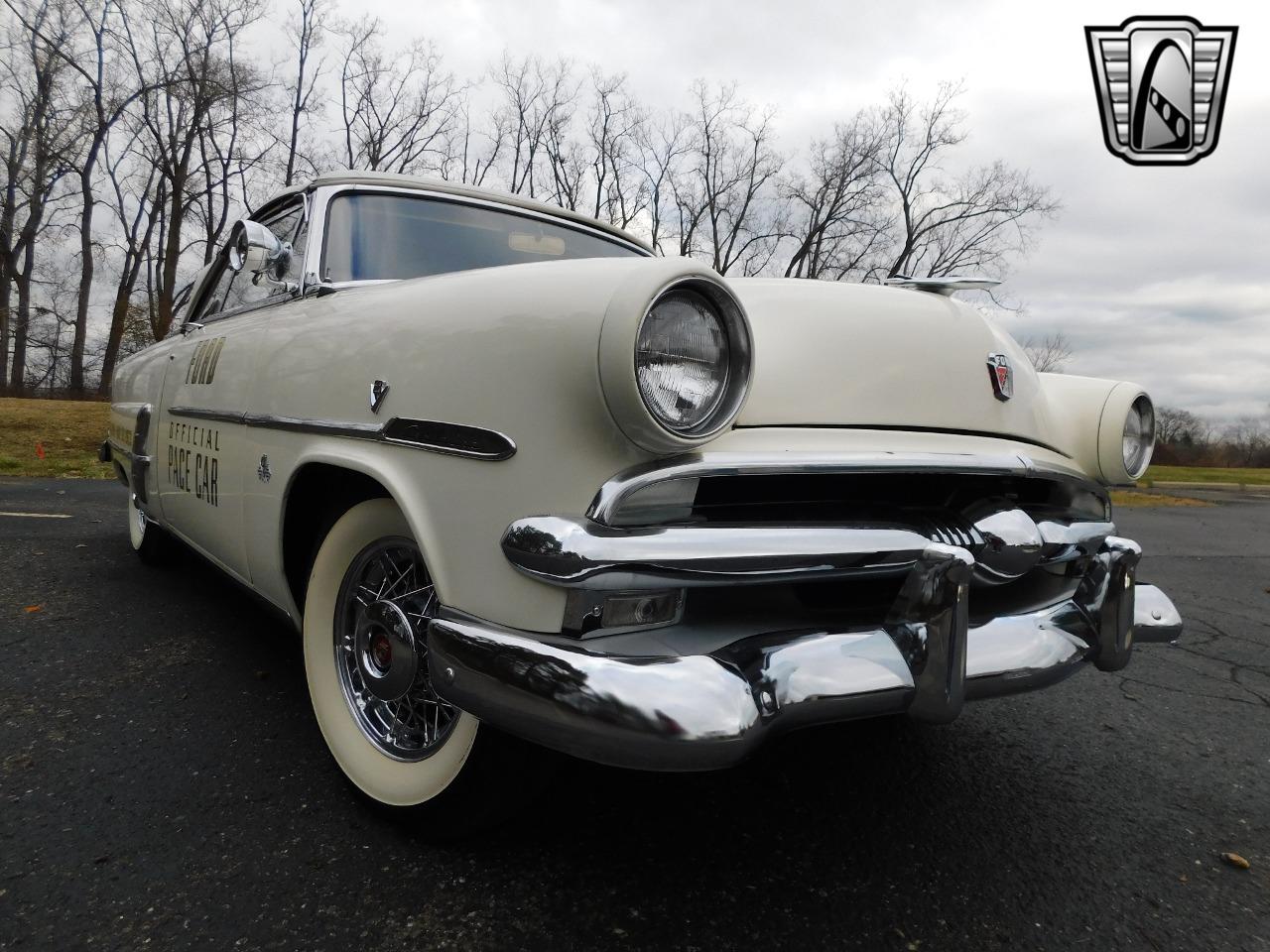 1953 Ford Crestline