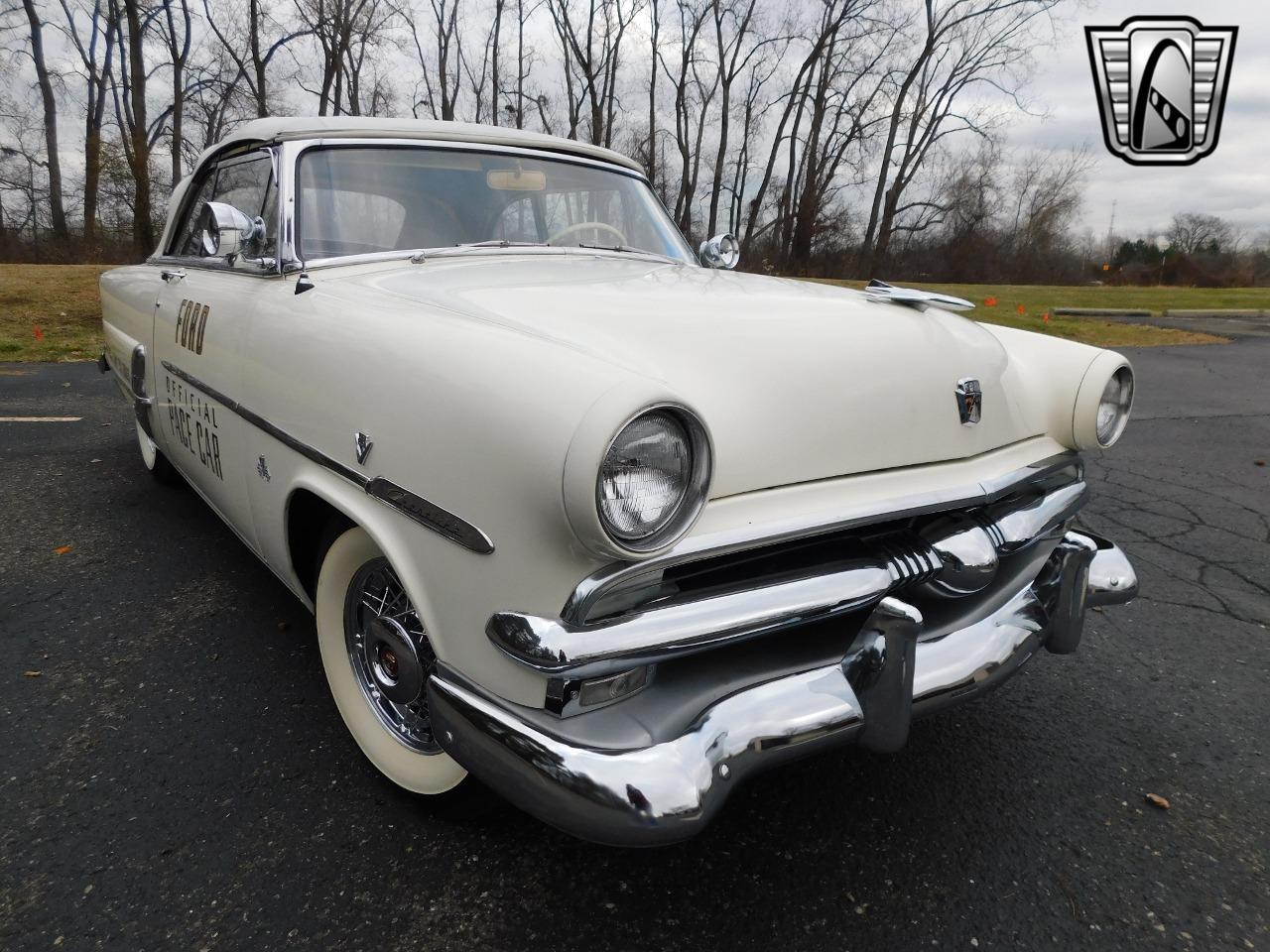 1953 Ford Crestline