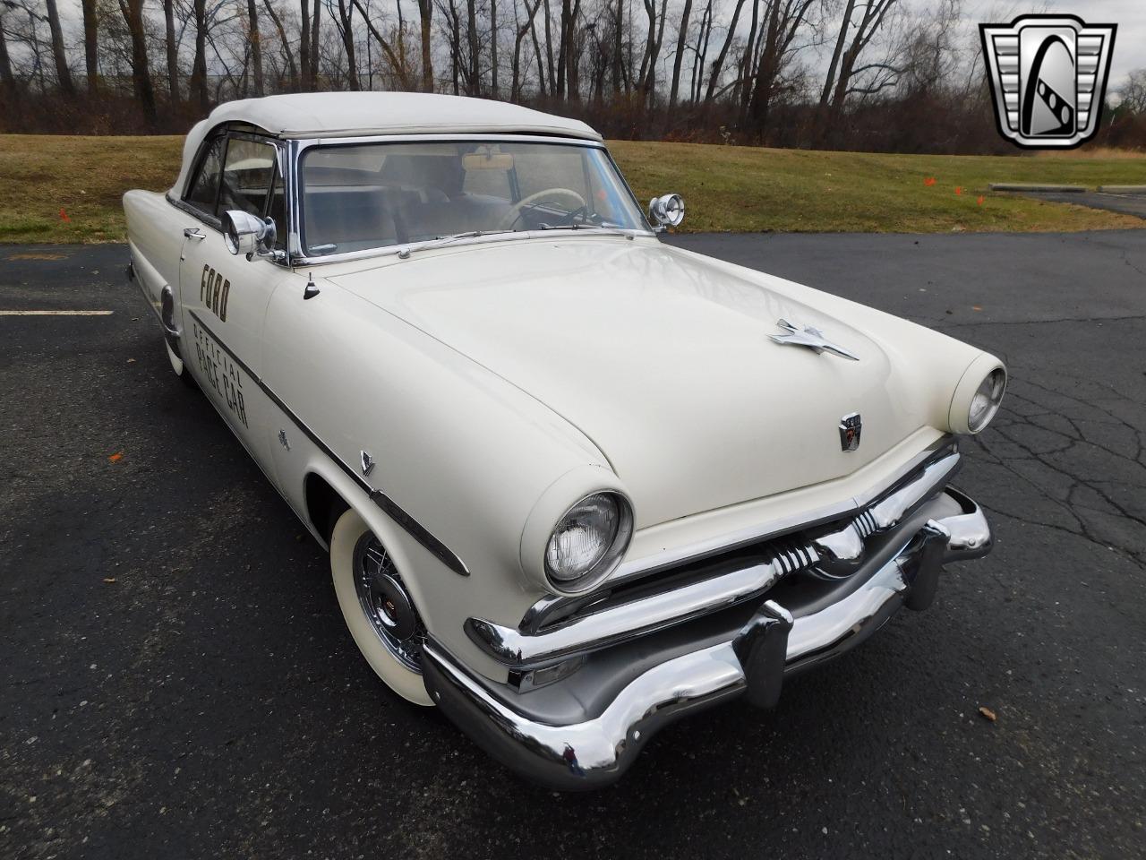 1953 Ford Crestline