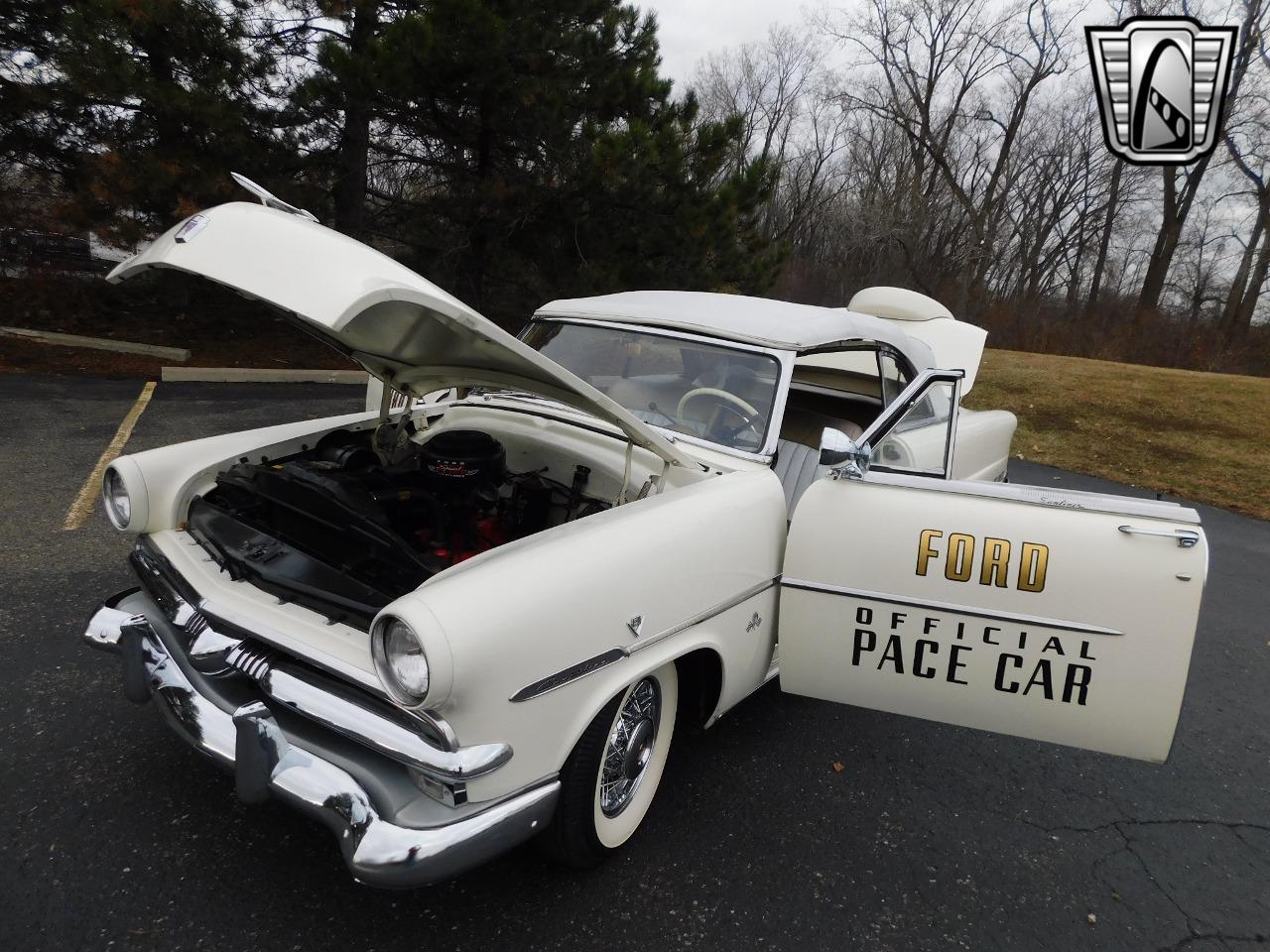 1953 Ford Crestline