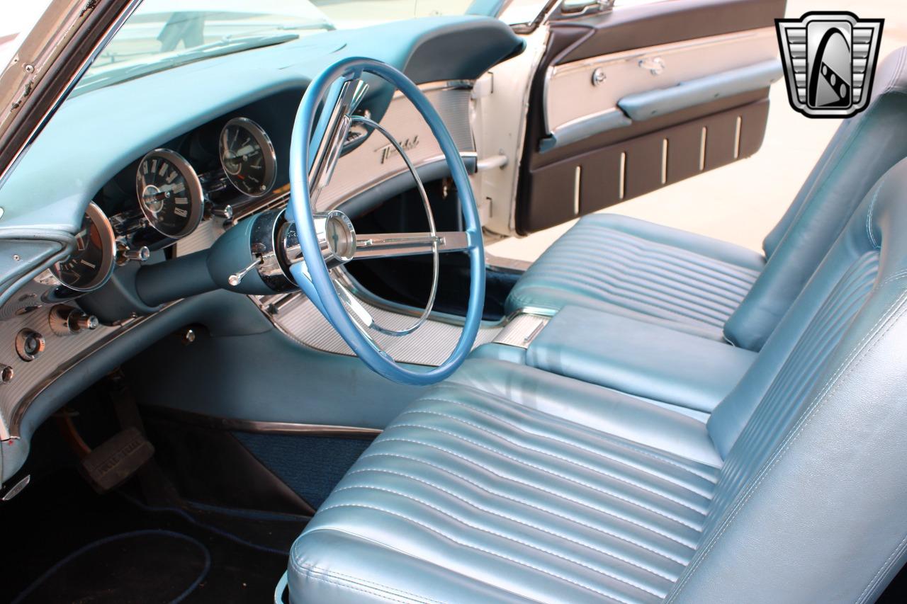 1961 Ford Thunderbird