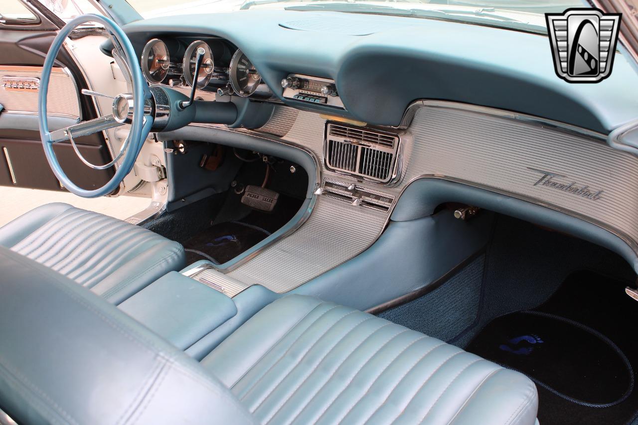 1961 Ford Thunderbird