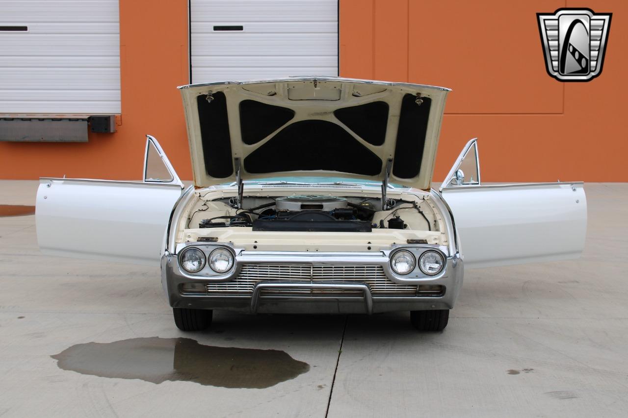 1961 Ford Thunderbird