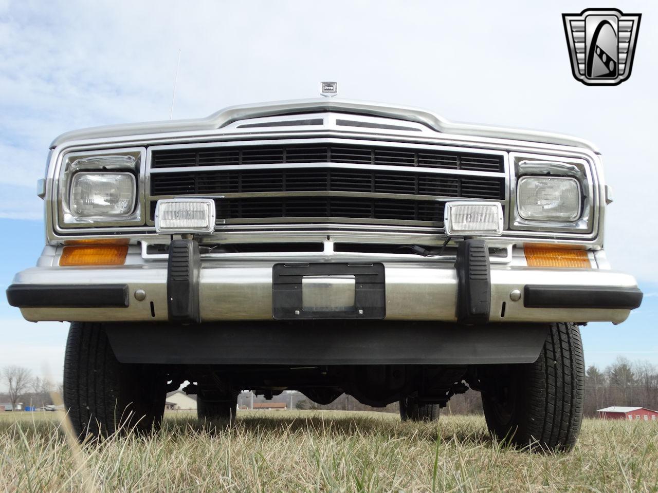 1989 Jeep Grand Wagoneer