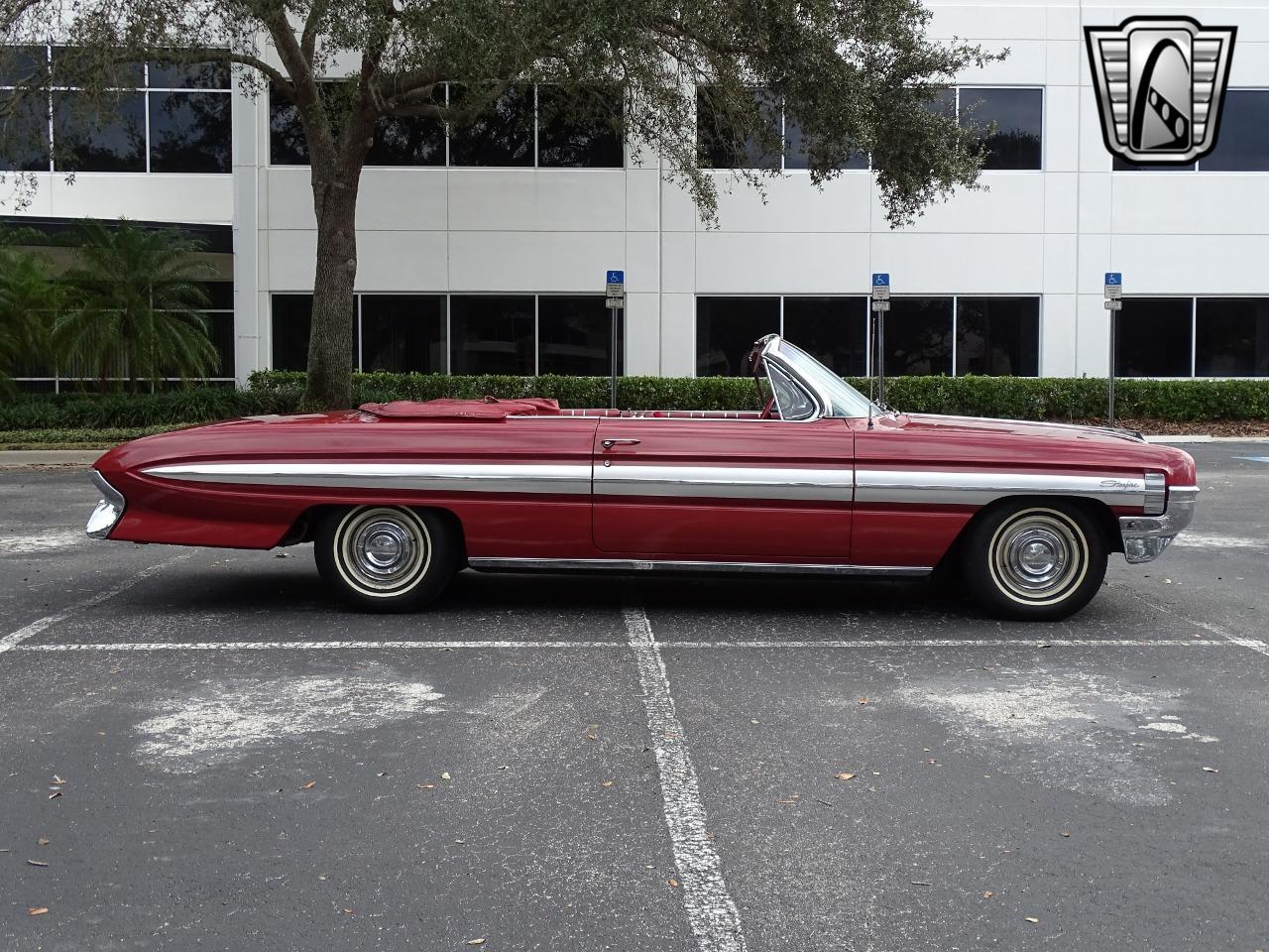 1961 Oldsmobile Starfire