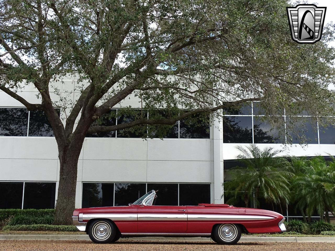 1961 Oldsmobile Starfire