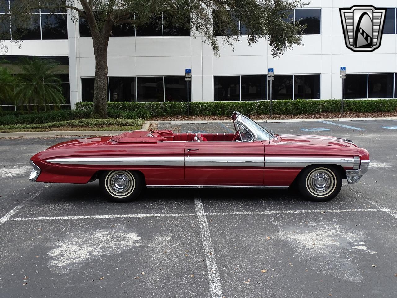 1961 Oldsmobile Starfire