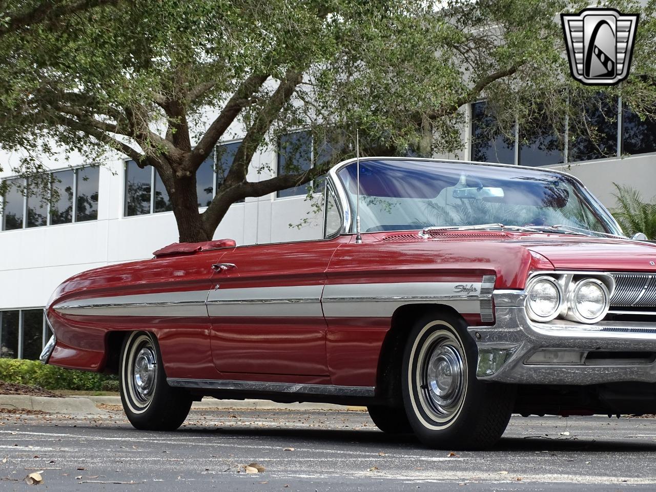 1961 Oldsmobile Starfire