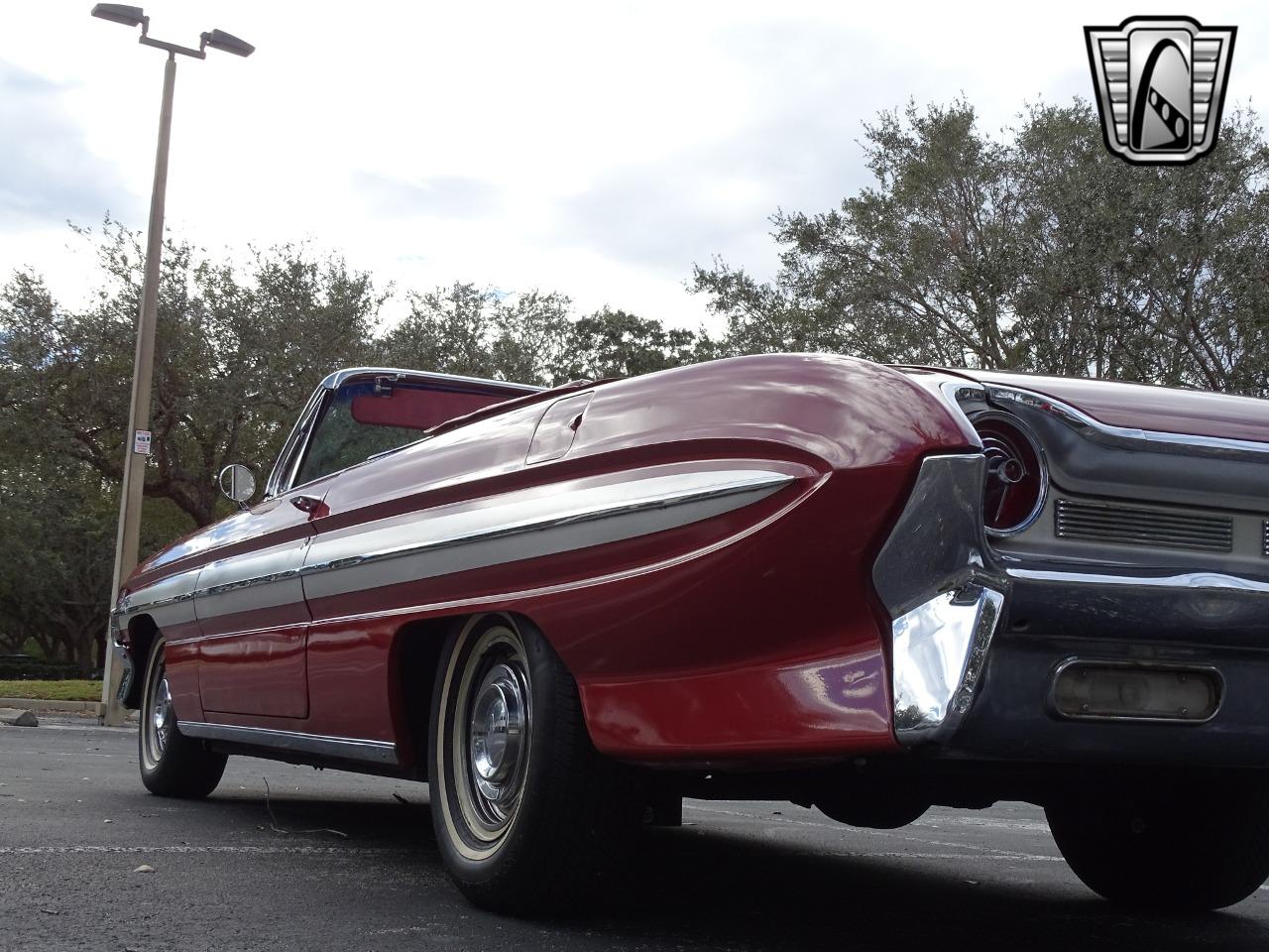 1961 Oldsmobile Starfire