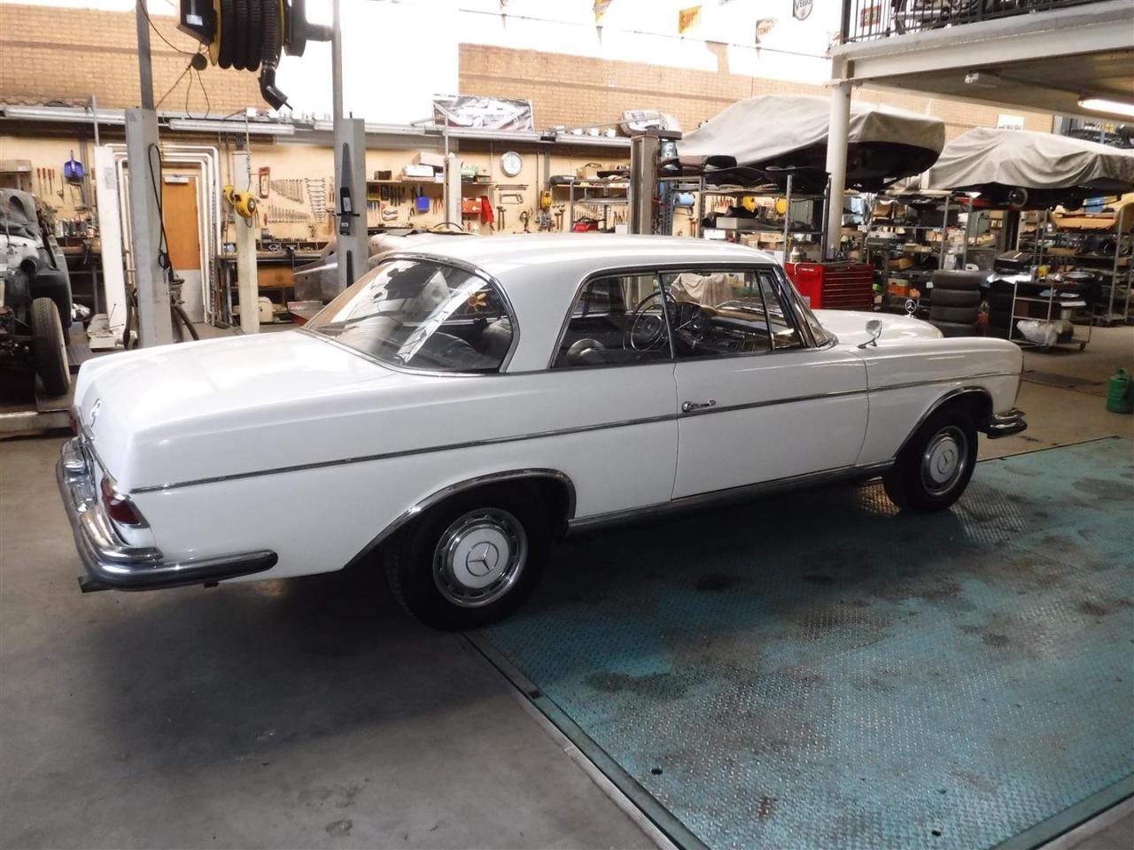 1966 Mercedes - Benz 300SE Coupe white W112