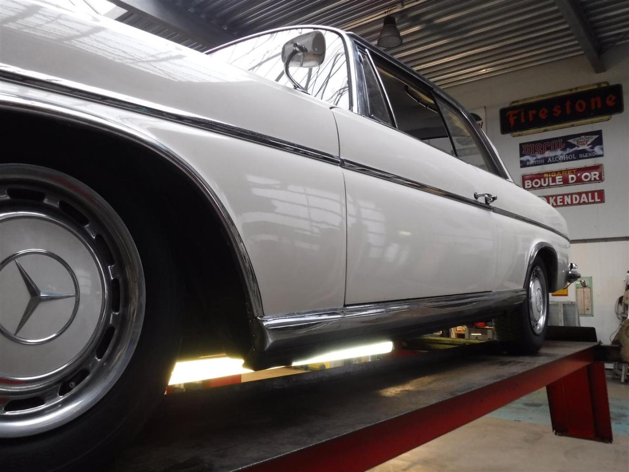 1966 Mercedes - Benz 300SE Coupe white W112