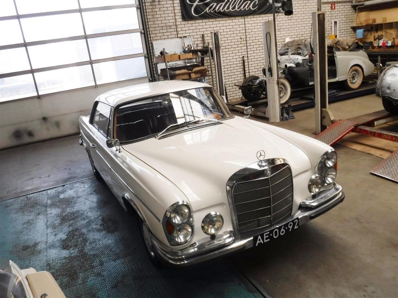 1966 Mercedes - Benz 300SE Coupe white W112