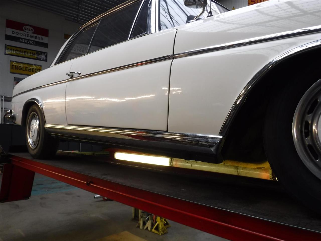 1966 Mercedes - Benz 300SE Coupe white W112