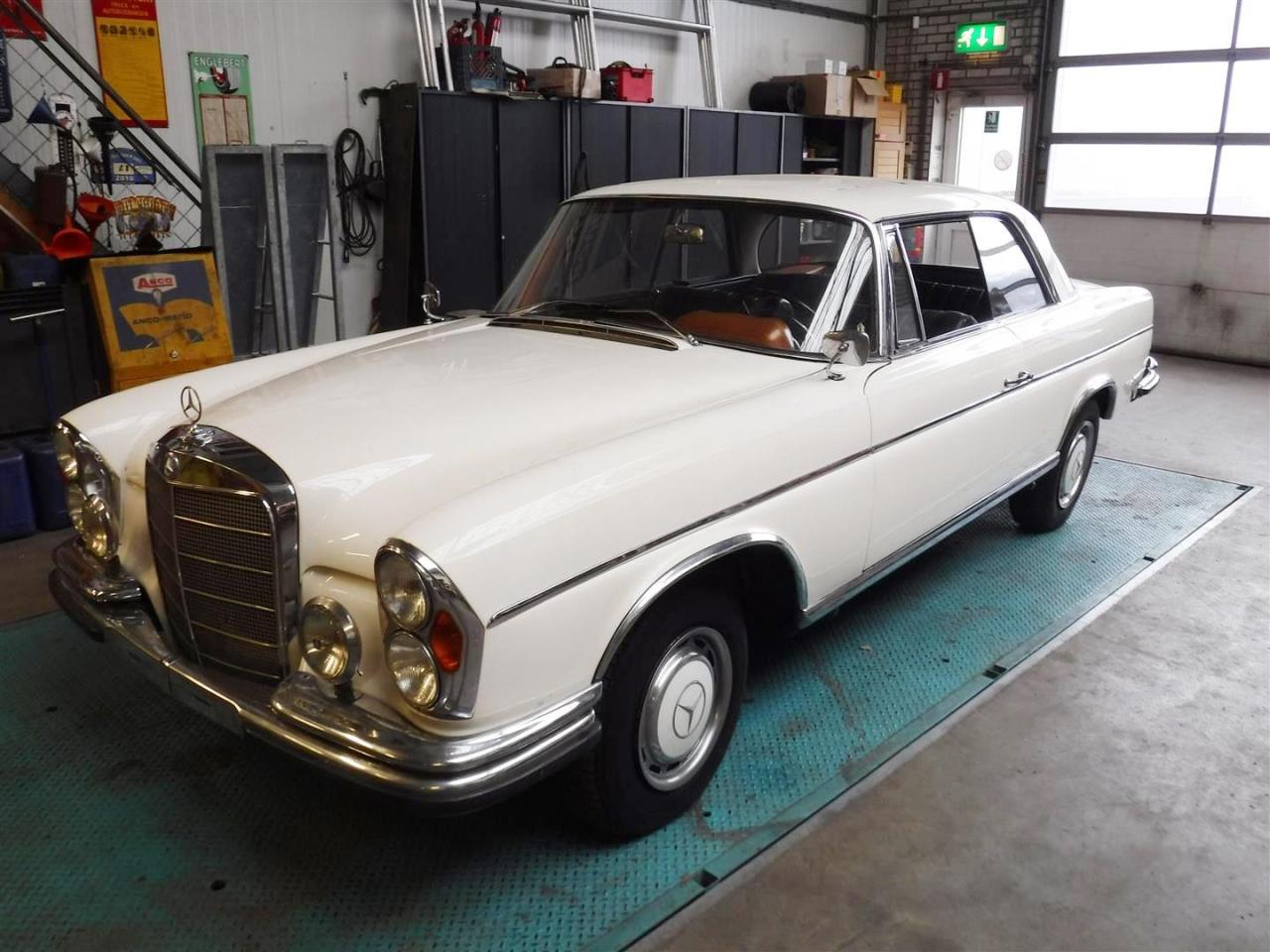 1966 Mercedes - Benz 300SE Coupe white W112