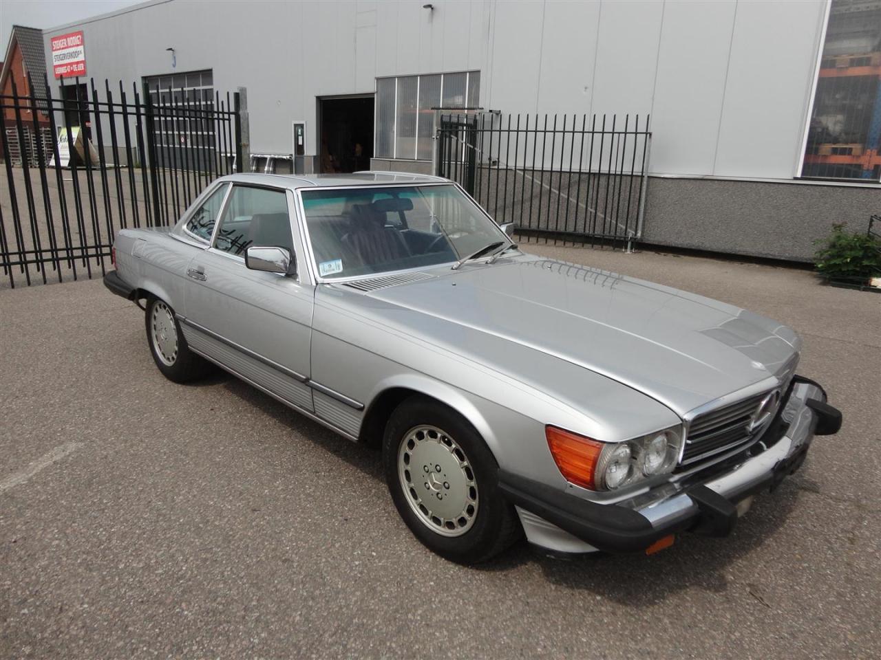 1986 Mercedes - Benz 560SL Roadster