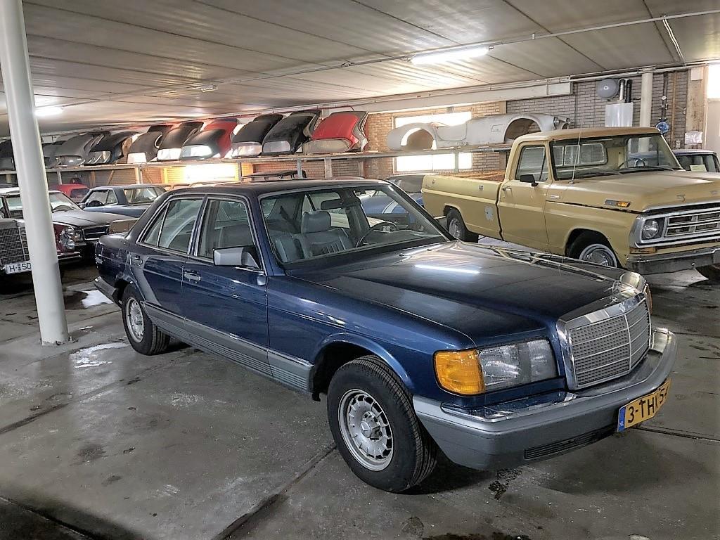 1985 Mercedes - Benz 380SE sedan