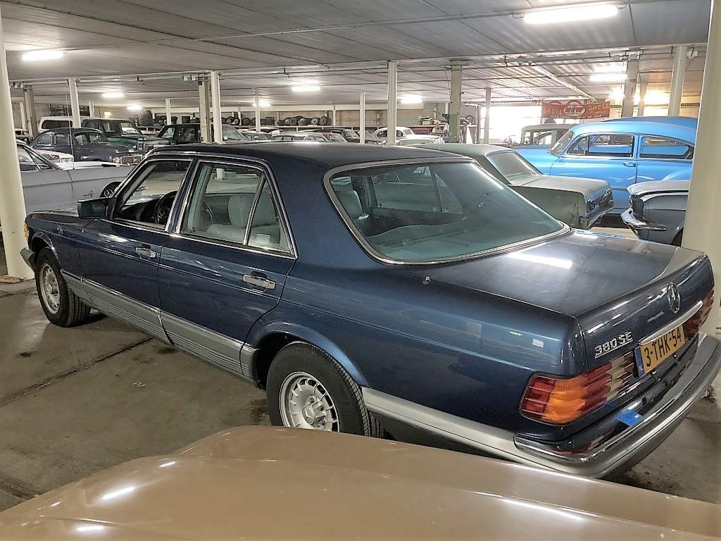 1985 Mercedes - Benz 380SE sedan