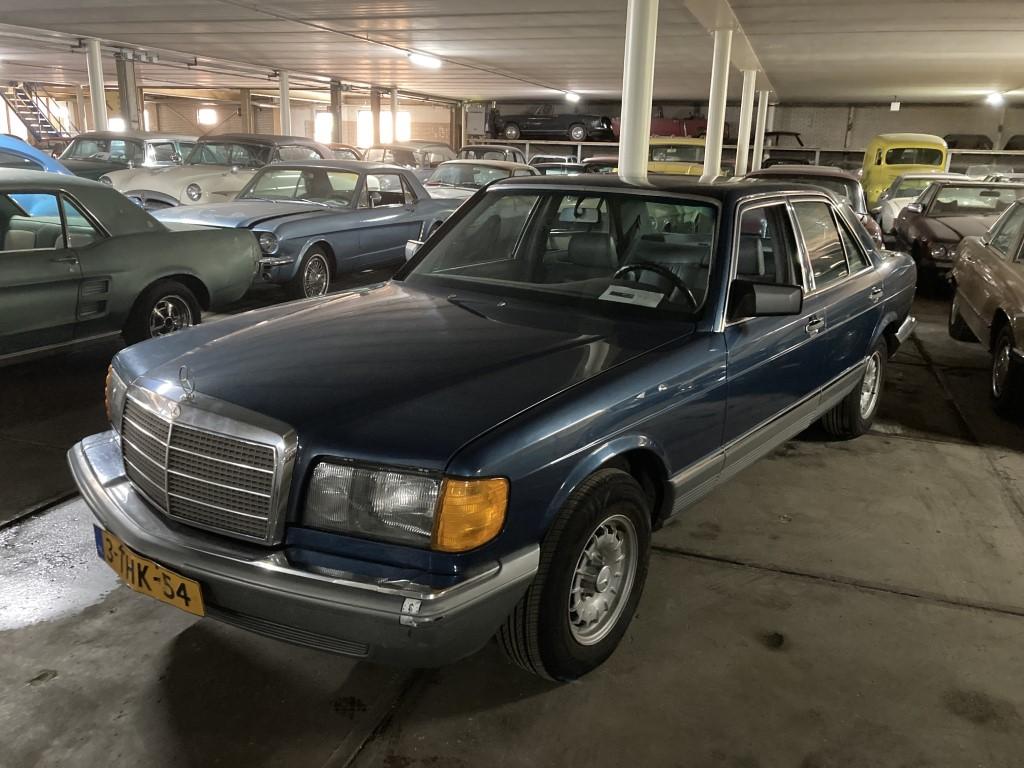 1985 Mercedes - Benz 380SE sedan