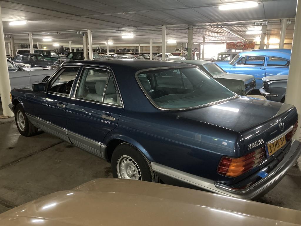 1985 Mercedes - Benz 380SE sedan