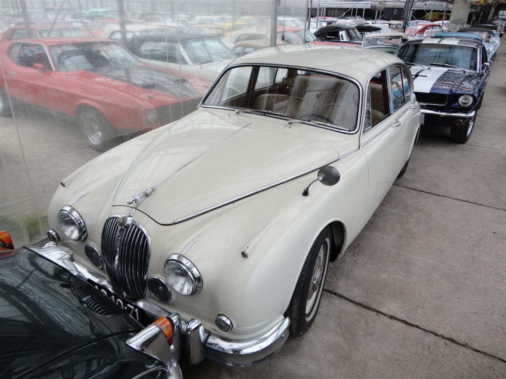 1960 Jaguar MK2 - wit