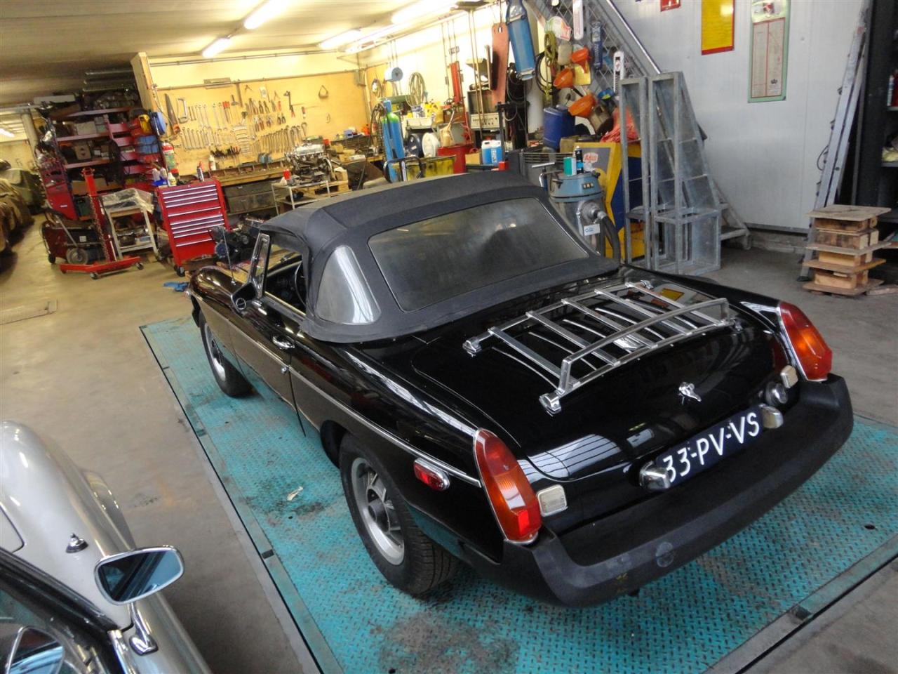 1980 MG B black