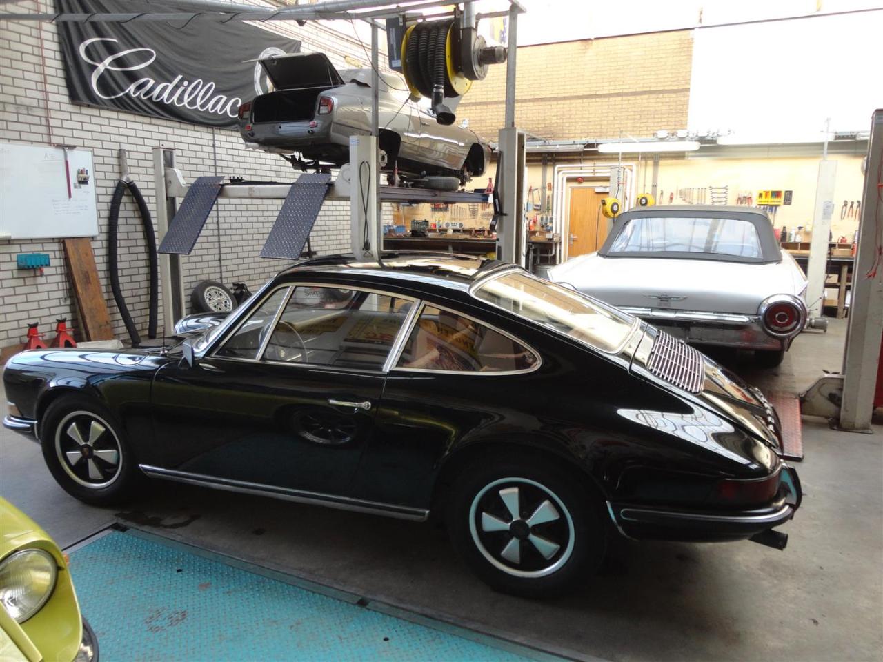 1969 Porsche 911 E black