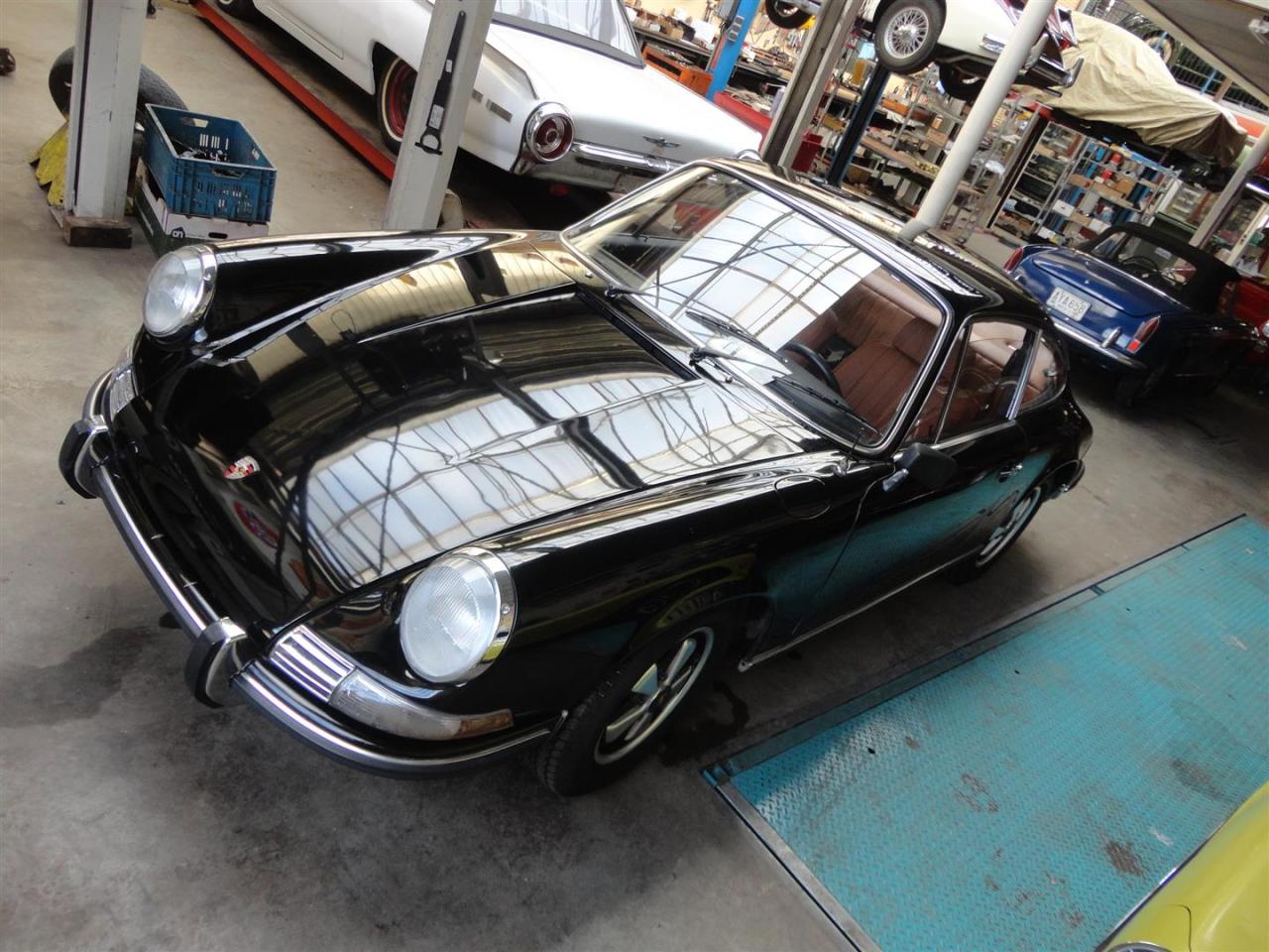 1969 Porsche 911 E black