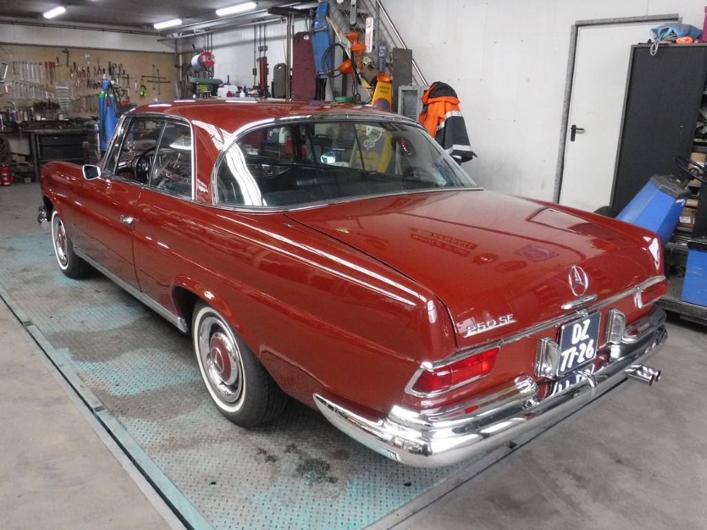 1967 Mercedes - Benz 250SE Coupe red