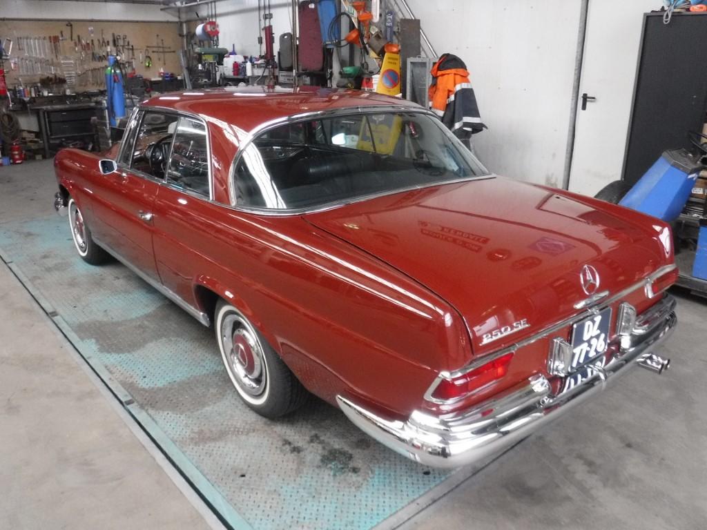 1967 Mercedes - Benz 250SE Coupe red