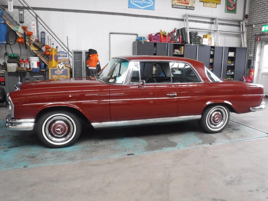 1967 Mercedes - Benz 250SE Coupe red