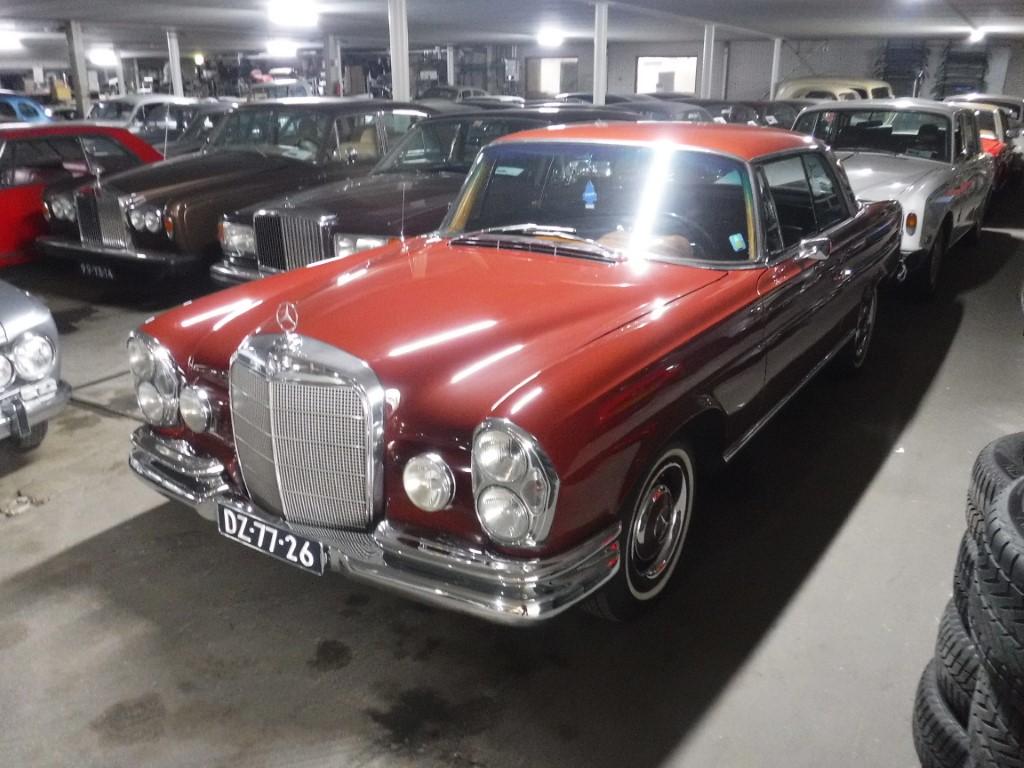 1967 Mercedes - Benz 250SE Coupe red