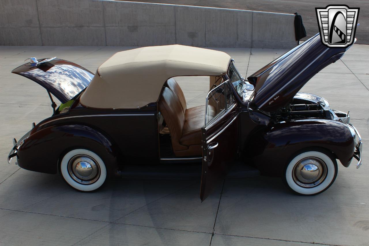 1940 Ford Deluxe